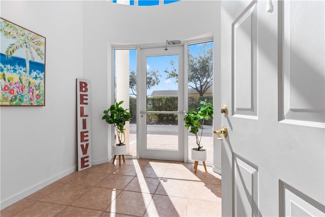 504 7th Square 201, Vero Beach, FL 32962