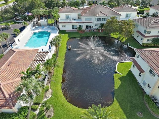 504 7th Square 201, Vero Beach, FL 32962