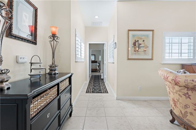 504 7th Square 201, Vero Beach, FL 32962