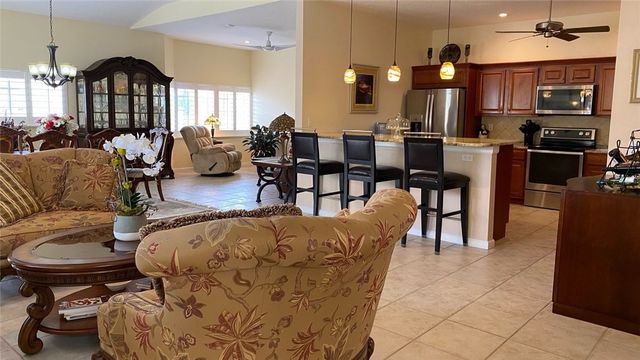 504 7th Square 201, Vero Beach, FL 32962