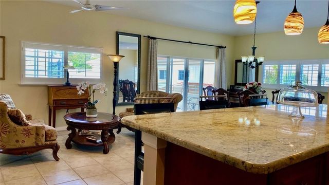 504 7th Square 201, Vero Beach, FL 32962