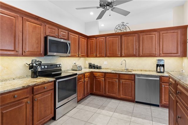 504 7th Square 201, Vero Beach, FL 32962