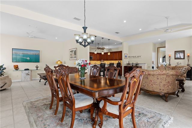 504 7th Square 201, Vero Beach, FL 32962