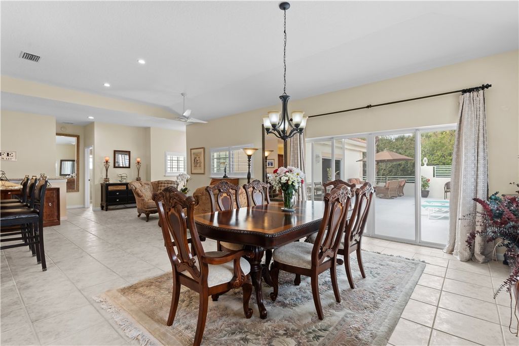 504 7th Square 201, Vero Beach, FL 32962