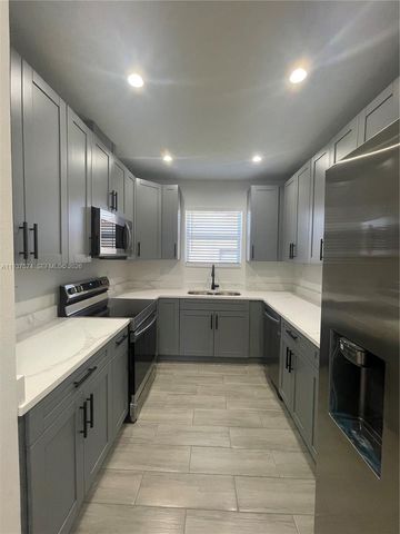 912 W 10th St, Riviera Beach, FL 33404