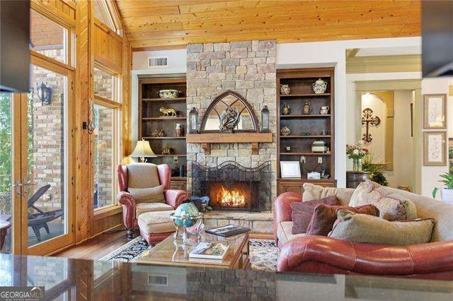 6427 Point Twenty Two, Gainesville, GA 30506