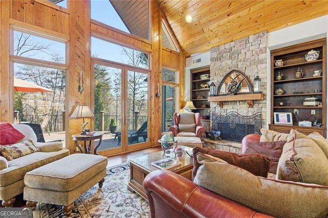6427 Point Twenty Two, Gainesville, GA 30506