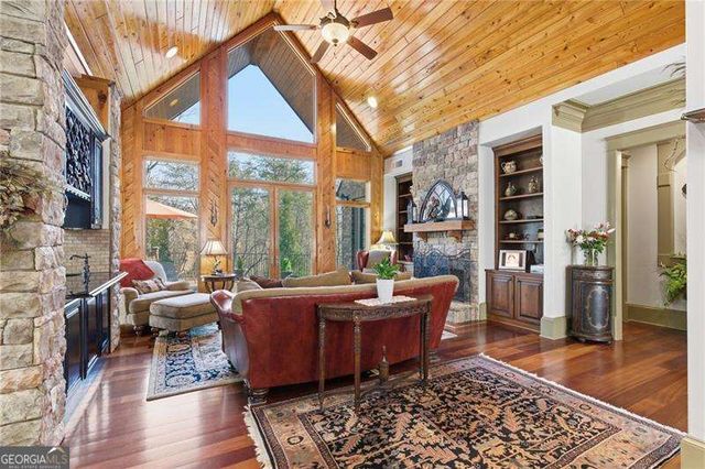 6427 Point Twenty Two, Gainesville, GA 30506