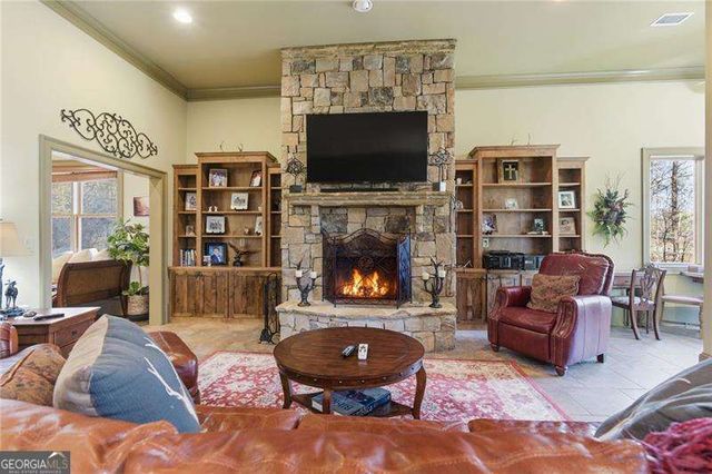 6427 Point Twenty Two, Gainesville, GA 30506
