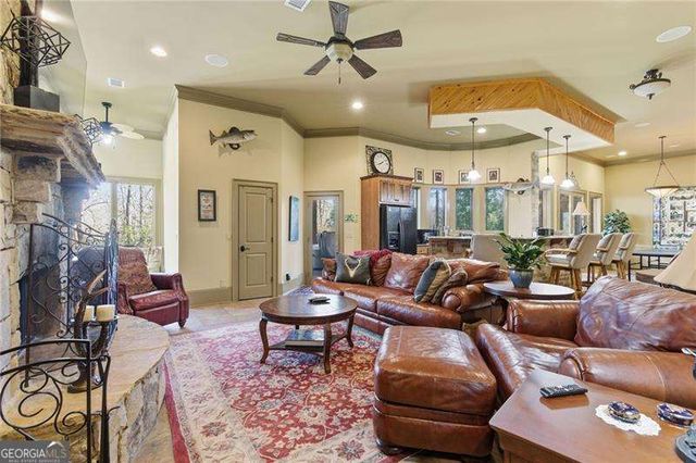 6427 Point Twenty Two, Gainesville, GA 30506