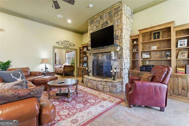 6427 Point Twenty Two, Gainesville, GA 30506