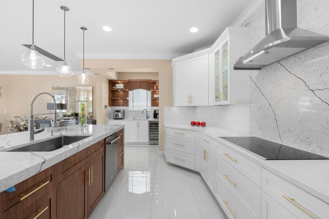 2890 NE 27th St, Fort Lauderdale, FL 33306