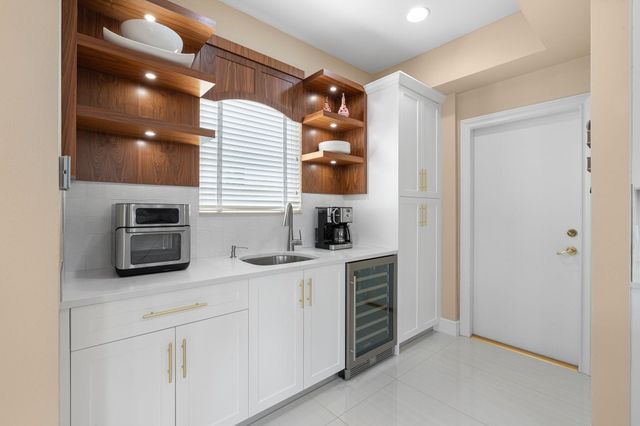 2890 NE 27th St, Fort Lauderdale, FL 33306