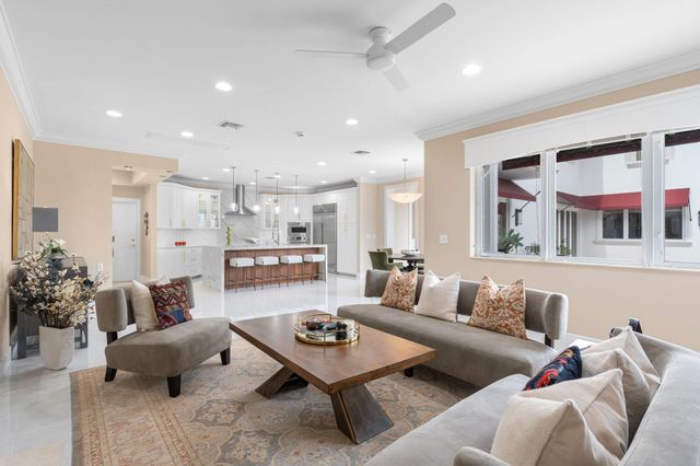 2890 NE 27th St, Fort Lauderdale, FL 33306