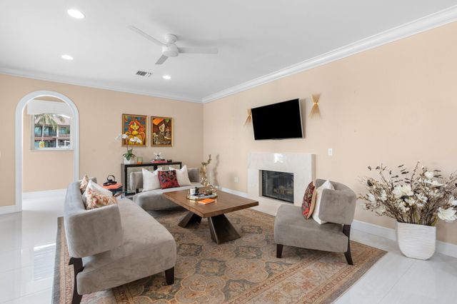 2890 NE 27th St, Fort Lauderdale, FL 33306