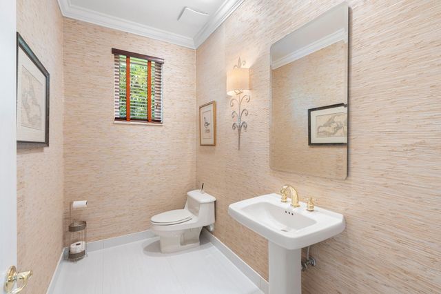 2890 NE 27th St, Fort Lauderdale, FL 33306