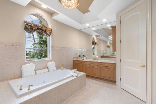 2890 NE 27th St, Fort Lauderdale, FL 33306