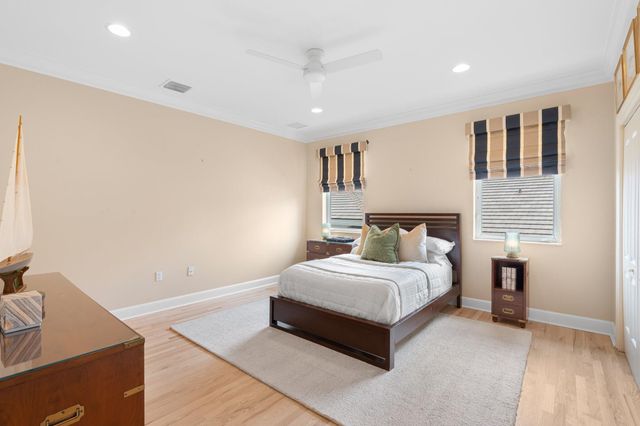 2890 NE 27th St, Fort Lauderdale, FL 33306