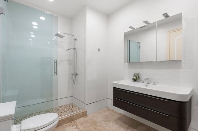 2890 NE 27th St, Fort Lauderdale, FL 33306