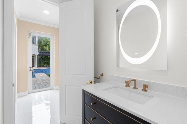 2890 NE 27th St, Fort Lauderdale, FL 33306