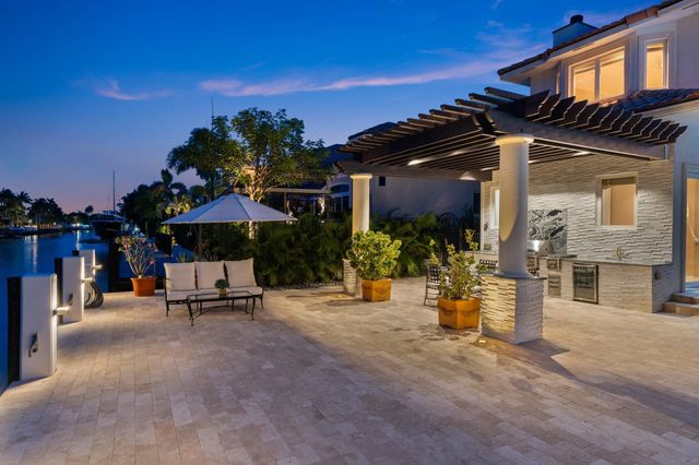 2890 NE 27th St, Fort Lauderdale, FL 33306