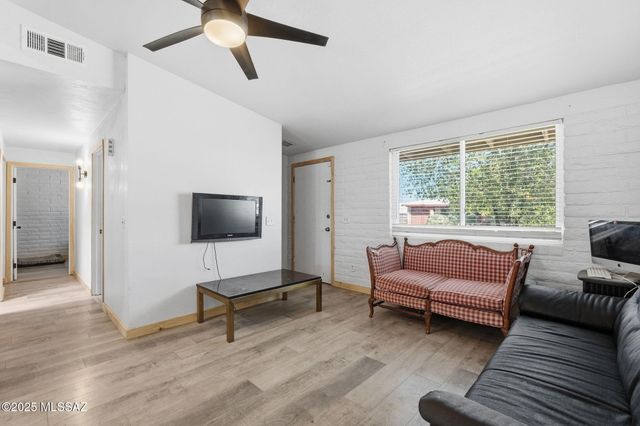 7390 N Dickinson Place, Tucson, AZ 85741