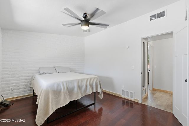 7390 N Dickinson Place, Tucson, AZ 85741