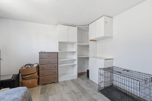 7390 N Dickinson Place, Tucson, AZ 85741