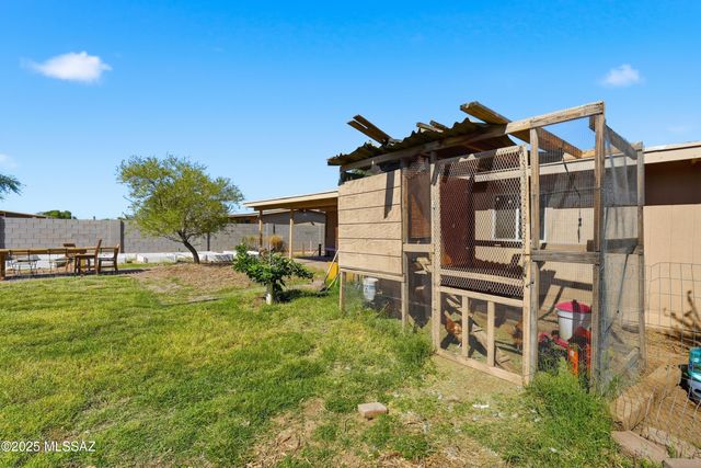 7390 N Dickinson Place, Tucson, AZ 85741