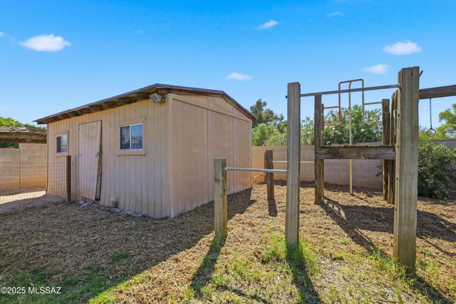 7390 N Dickinson Place, Tucson, AZ 85741