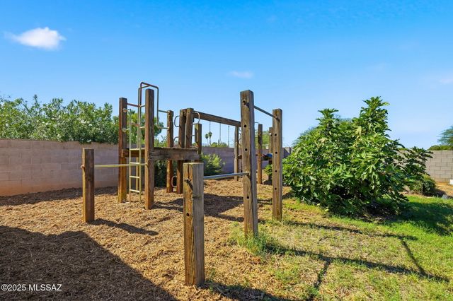 7390 N Dickinson Place, Tucson, AZ 85741