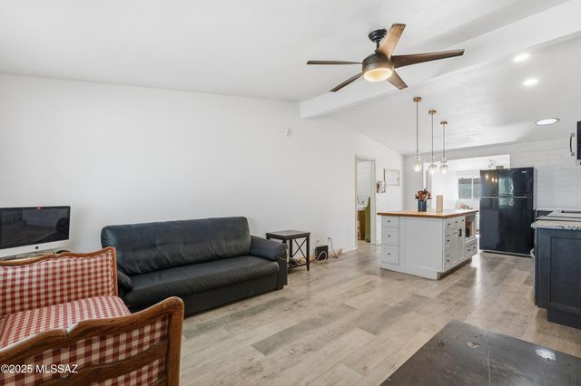 7390 N Dickinson Place, Tucson, AZ 85741