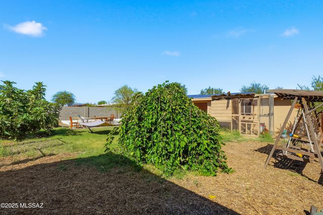 7390 N Dickinson Place, Tucson, AZ 85741