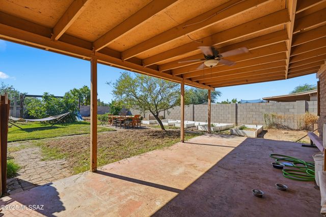 7390 N Dickinson Place, Tucson, AZ 85741
