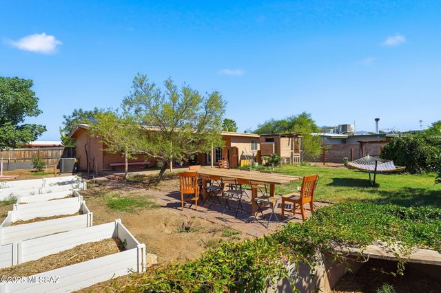 7390 N Dickinson Place, Tucson, AZ 85741