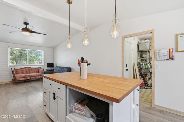 7390 N Dickinson Place, Tucson, AZ 85741