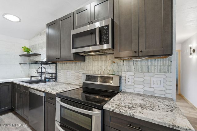 7390 N Dickinson Place, Tucson, AZ 85741