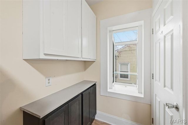 808 S 6th Street, St Charles, MO 63301