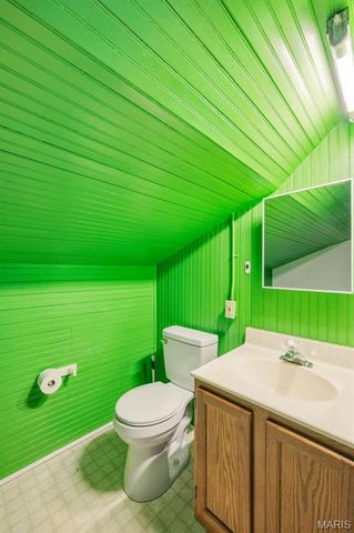 808 S 6th Street, St Charles, MO 63301