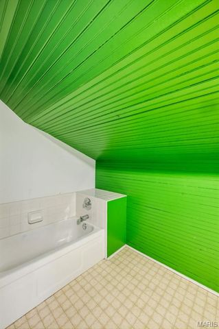 808 S 6th Street, St Charles, MO 63301