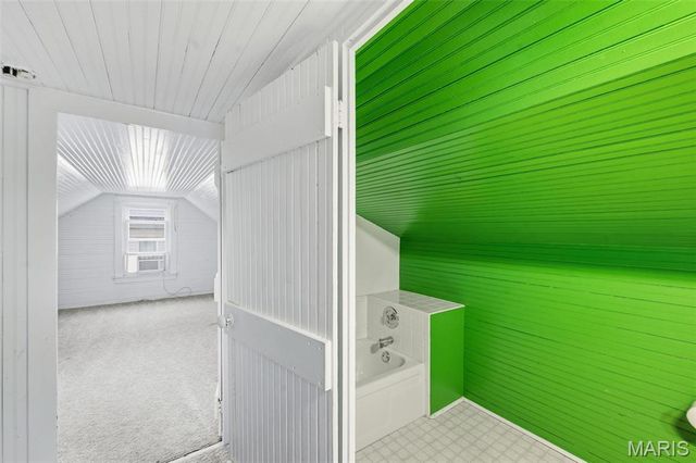 808 S 6th Street, St Charles, MO 63301