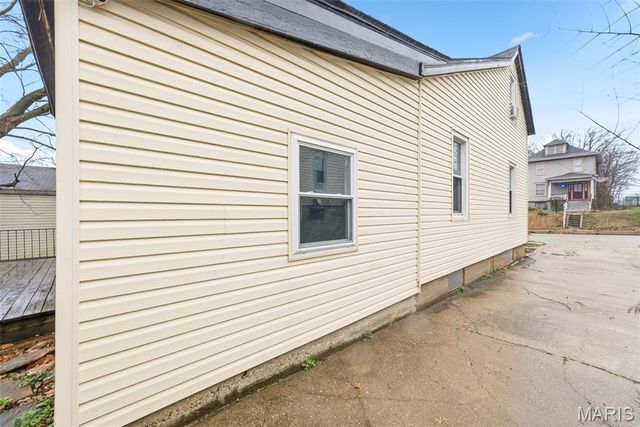 808 S 6th Street, St Charles, MO 63301