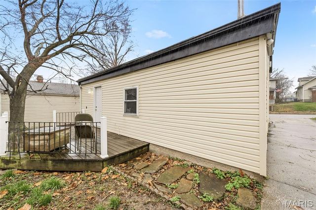 808 S 6th Street, St Charles, MO 63301