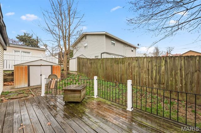 808 S 6th Street, St Charles, MO 63301