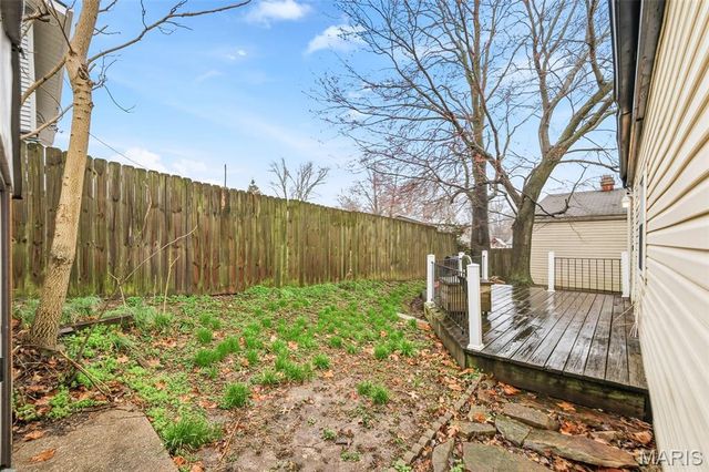 808 S 6th Street, St Charles, MO 63301