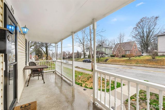 808 S 6th Street, St Charles, MO 63301