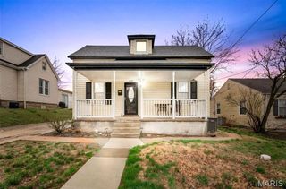 808 S 6th Street, St Charles, MO 63301