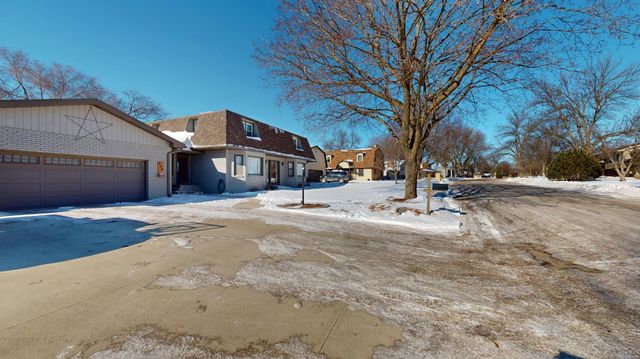 404 Garden Road, Albert Lea, MN 56007