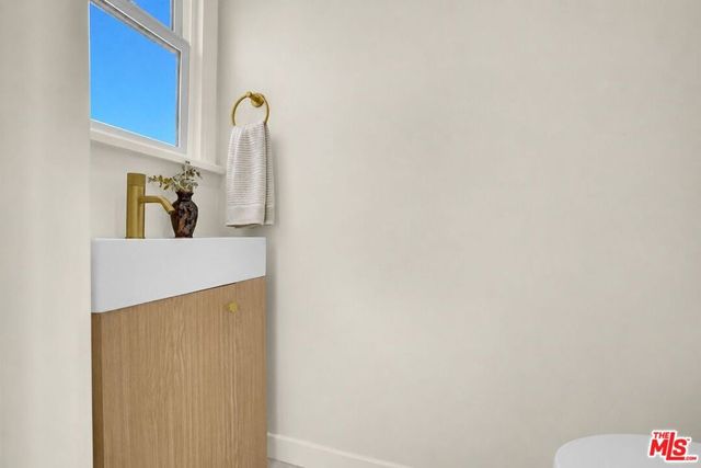 4325 Price Street, Los Angeles, CA 90027