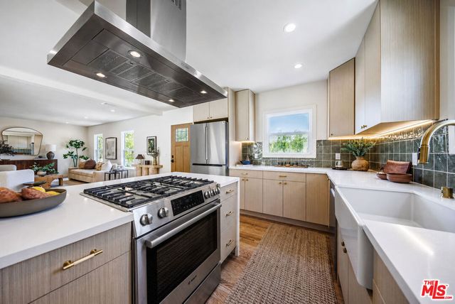 4325 Price Street, Los Angeles, CA 90027